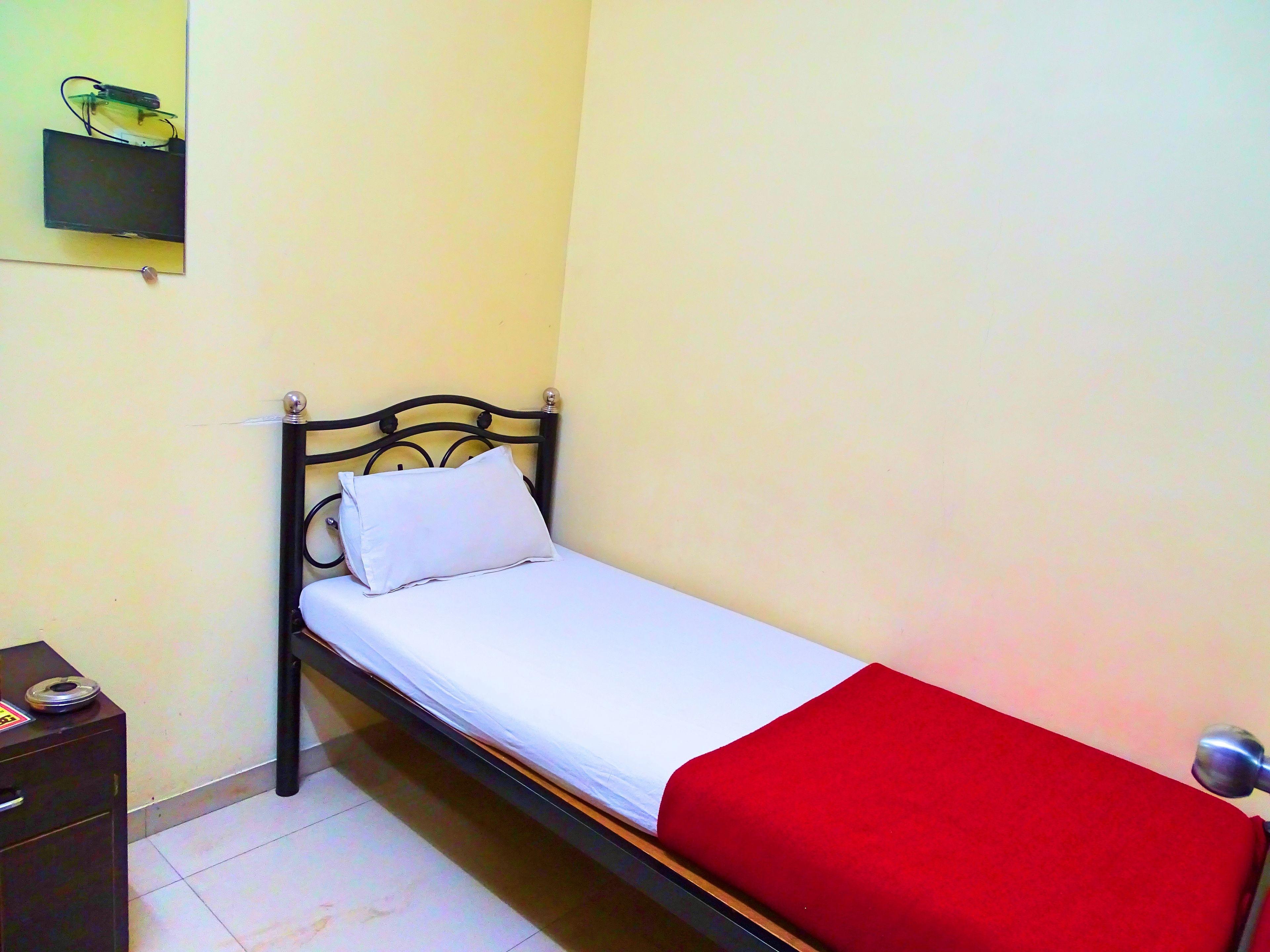 Decent Guest House - Mumbai — Photos 1